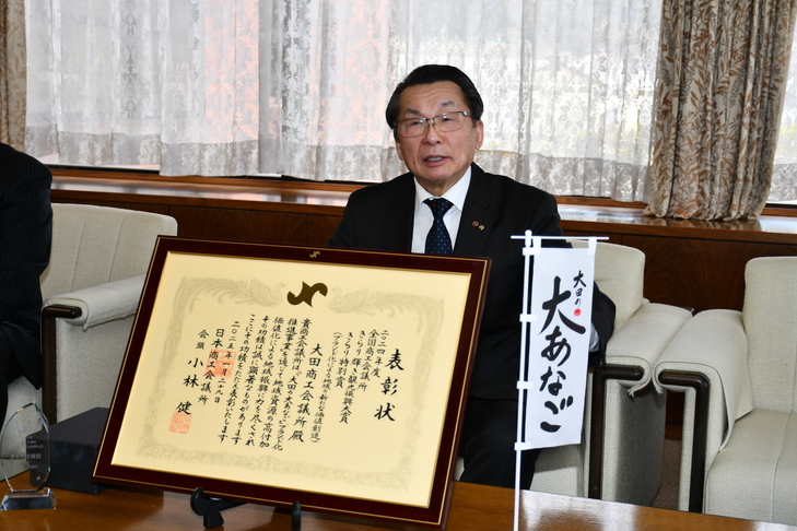 談笑シーン（会頭アップ）