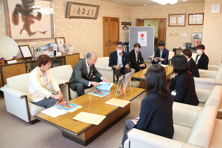 寄贈の様子２