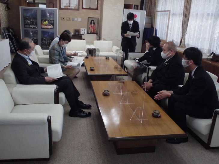 寄付者と市長及び教育長