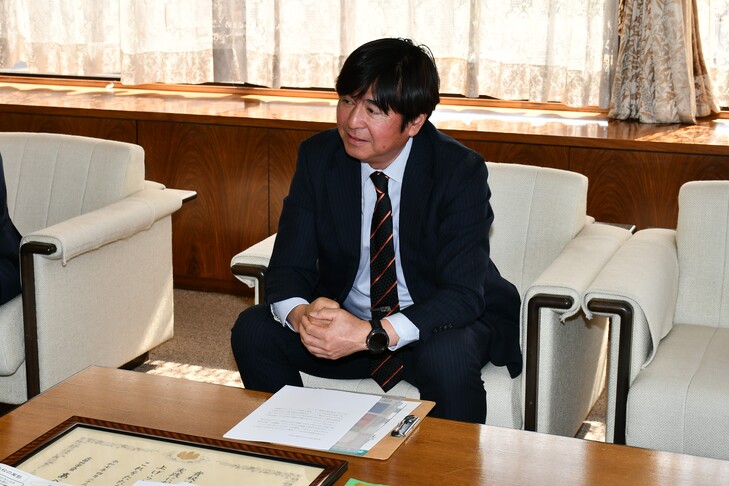 談笑する校長先生