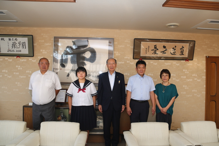 市長と野原さんと指導者、保護者の皆さん