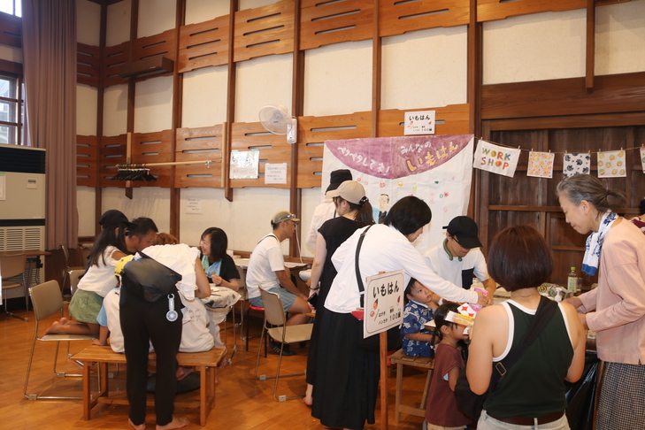 イベントを楽しむ参加者