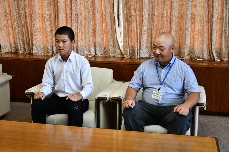 植田顧問と服部選手