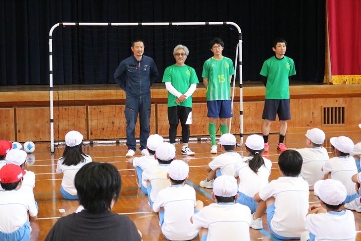 R7高橋商事(贈呈式の様子)