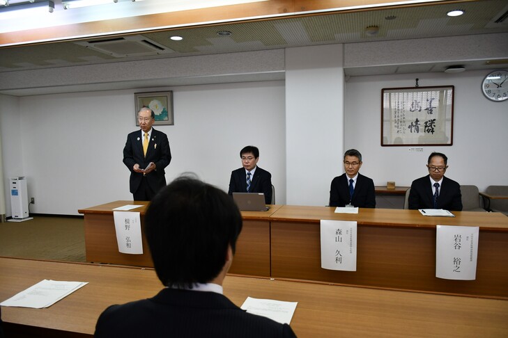 市長の挨拶シーン