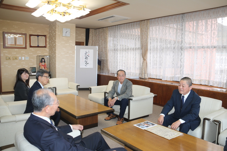 市長と話す渡辺会長