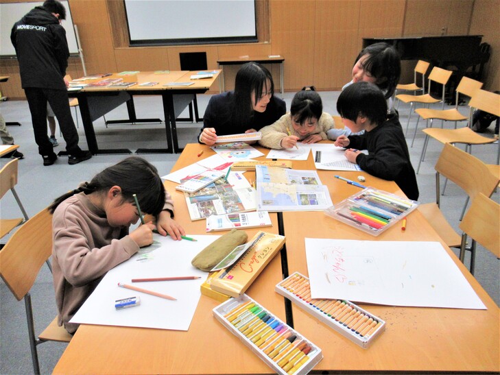 熱心に取り組む子どもたち