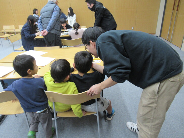 熱心に取り組む子どもたち