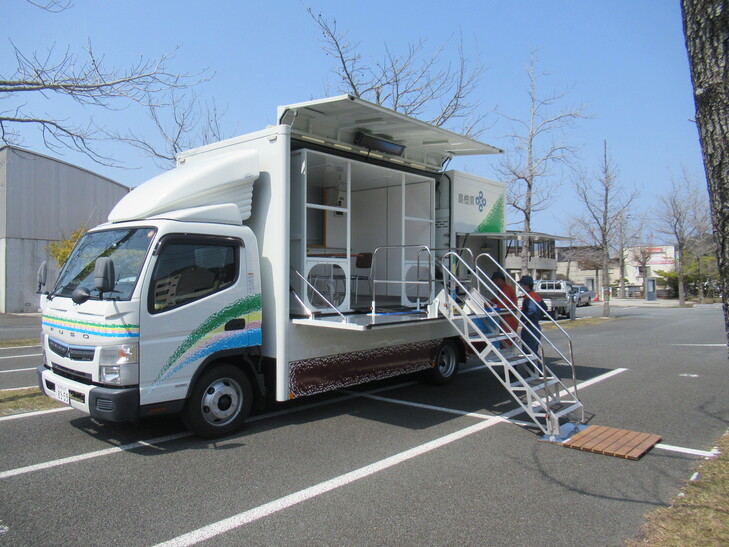 地震体験車左から