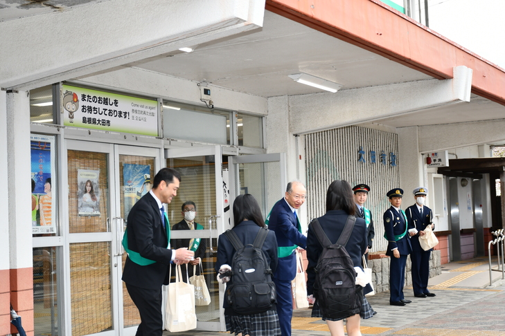 大田市駅前街頭活動（全景色）