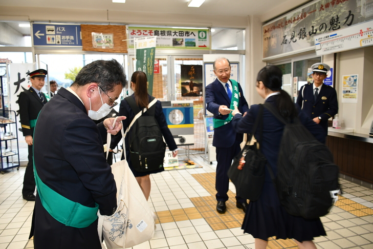 駅構内市長街頭活動