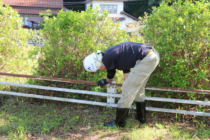 汚れを落とす組合員