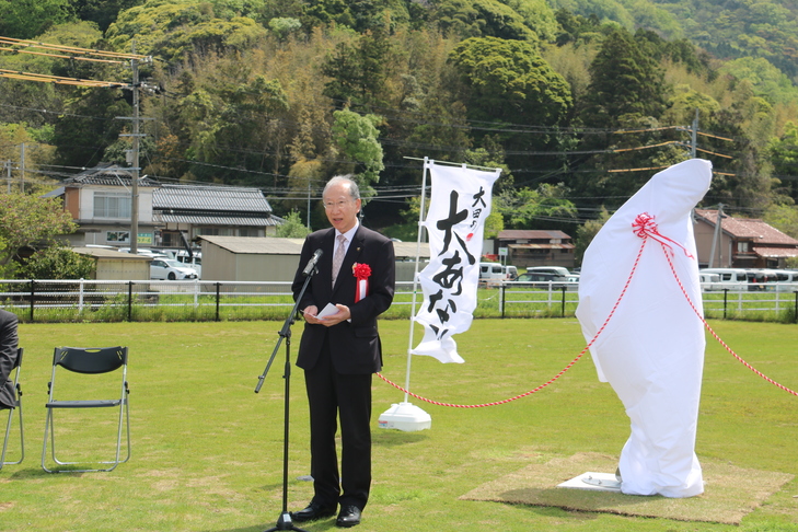 あいさつをする市長