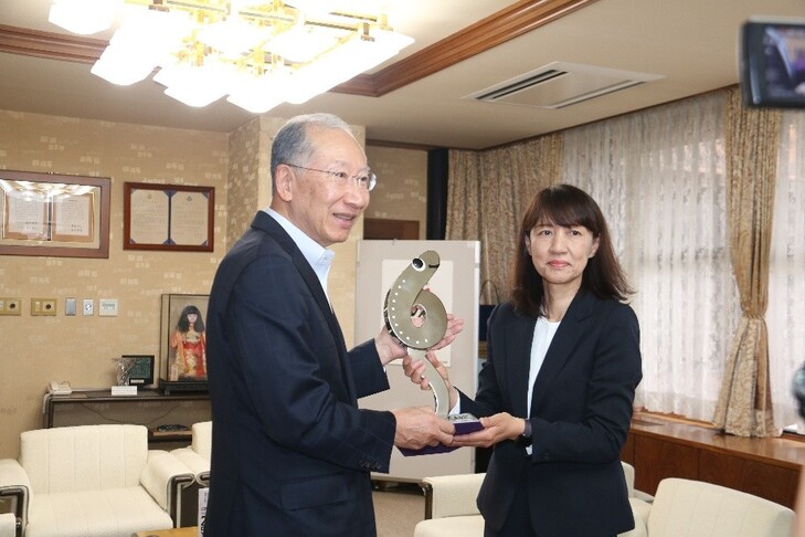 市長と金川京子代表取締役