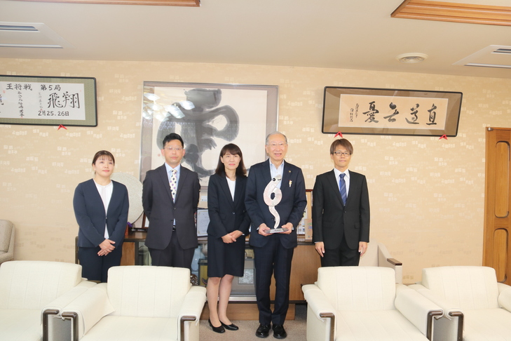 昭和技研株式会社の皆さんと集合写真