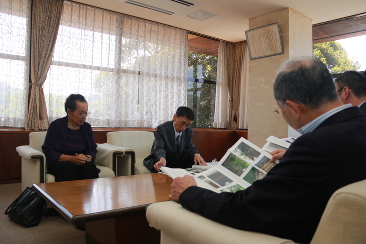 説明をする山形さんと内藤さん