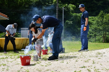 花火実演女児