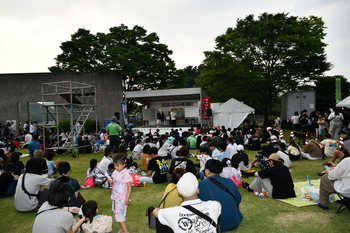 賑わう会場