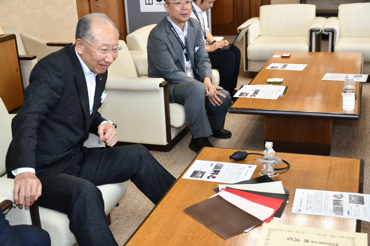 エアリーⓇの説明を受ける市長
