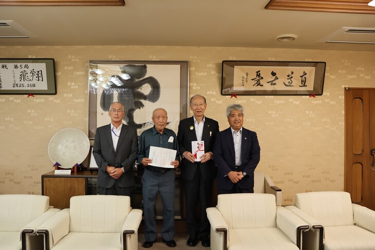 市長と山下さん・胡麻田議員・高橋センター長