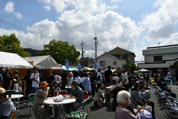 旧パル駐車場出店風景