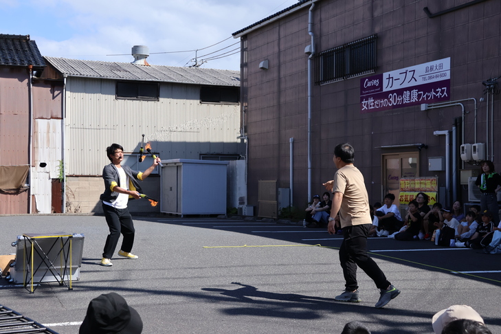 大道芸人れもんさんによる大道芸