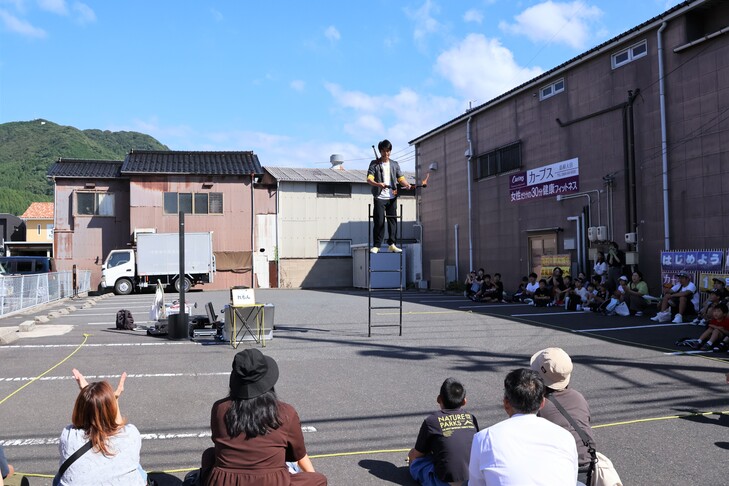 大道芸人れもんさんによる大道芸