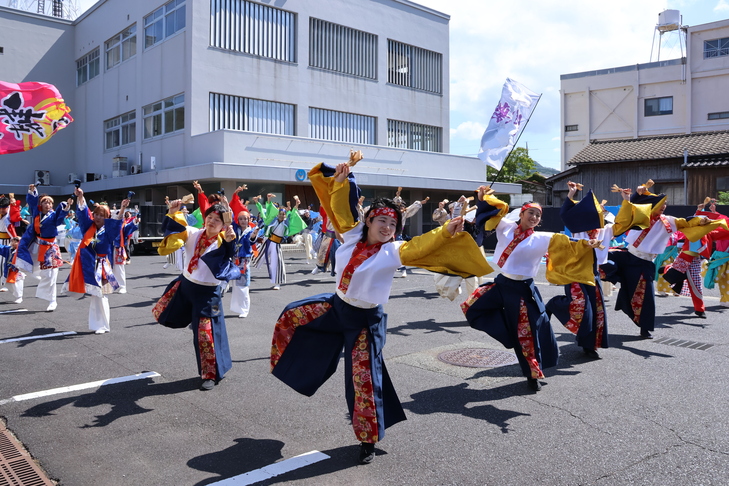 よさこい総踊りの様子