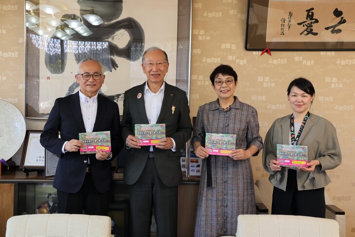 森山会長、市長、教育長、吾郷さんの集合写真