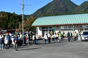 無線放送により参集