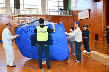 パーテーション組み立て