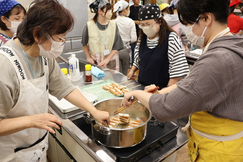 ソットクを作る参加者